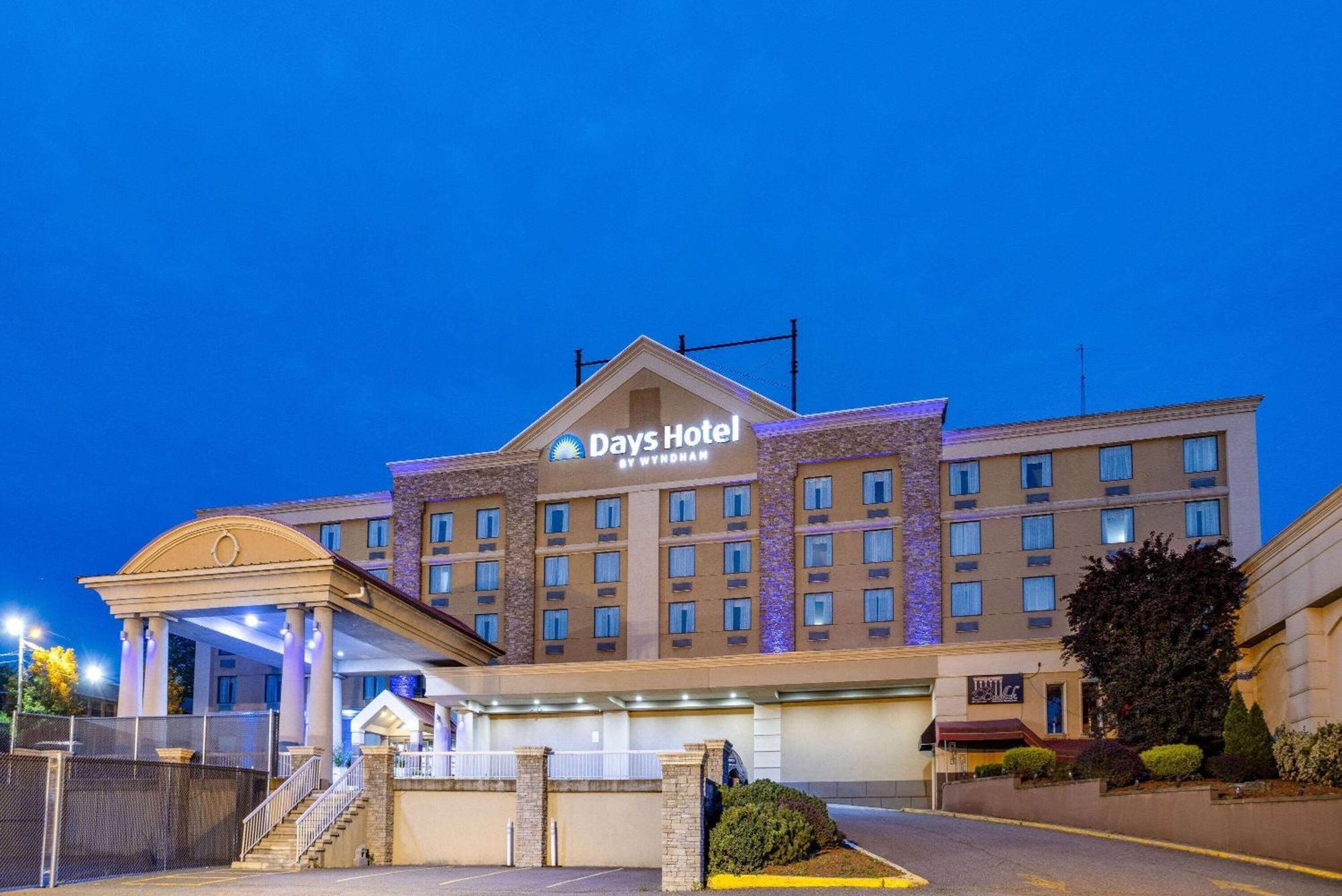 Days Hotel By Wyndham Норт-Берген Екстер'єр фото